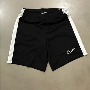 Nike Men's Athletic Shorts Size Small (Slim) in Black and White back to school